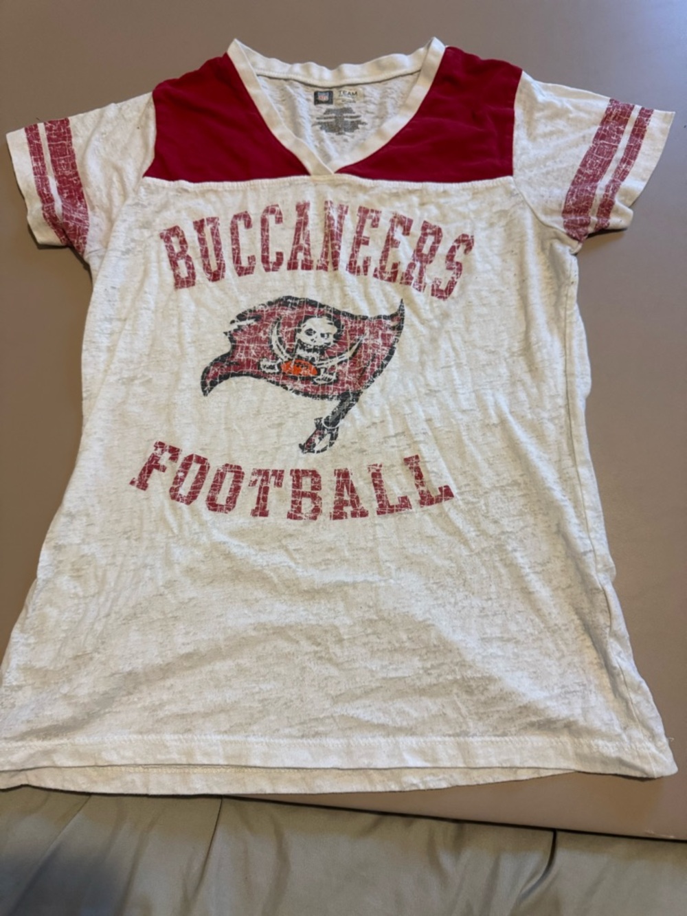 Womens White & Red Buccaneers Football V‑Neck Tee